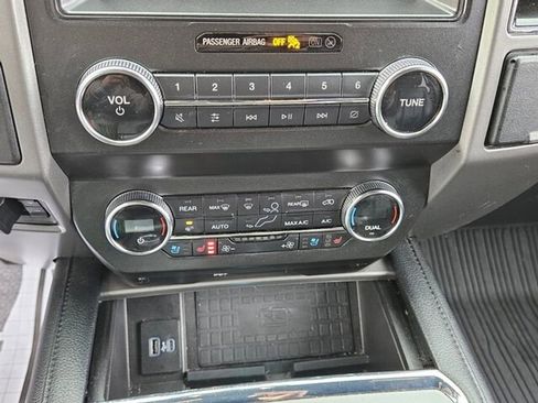 Used 2020 Ford Expedition XLT w/ Equipment Group 202A image 21