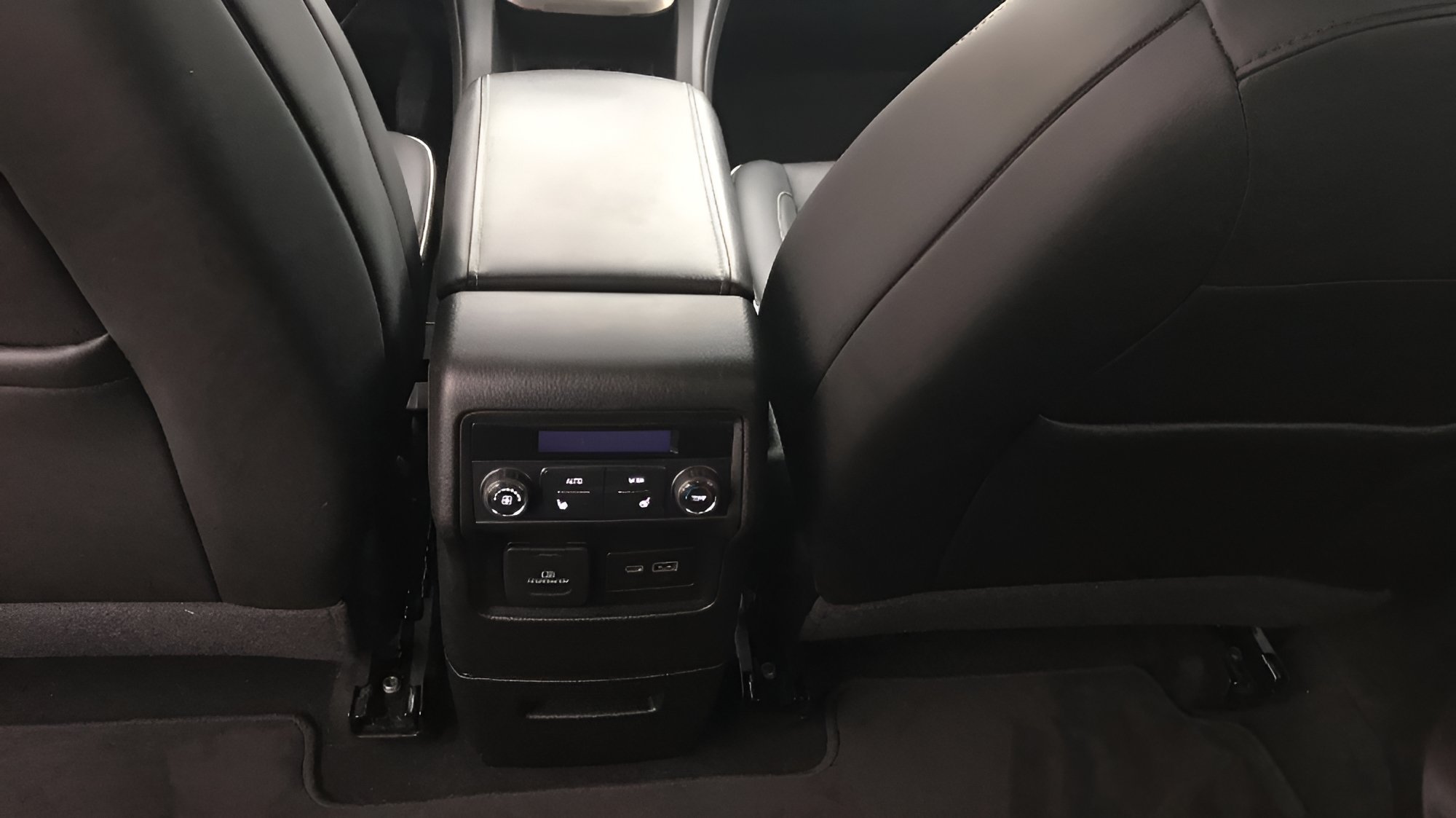Used 2021 GMC Acadia Denali w/ Trailering Package AWD/4WD image 17