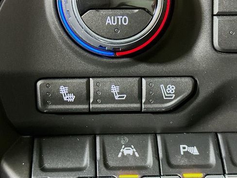 Used 2022 Chevrolet Silverado 1500 High Country w/ Technology Package image 24