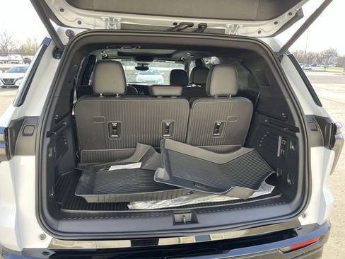 New 2026 Chevrolet Traverse RS w/ LPO, Floor Liner Package AWD/4WD image 23