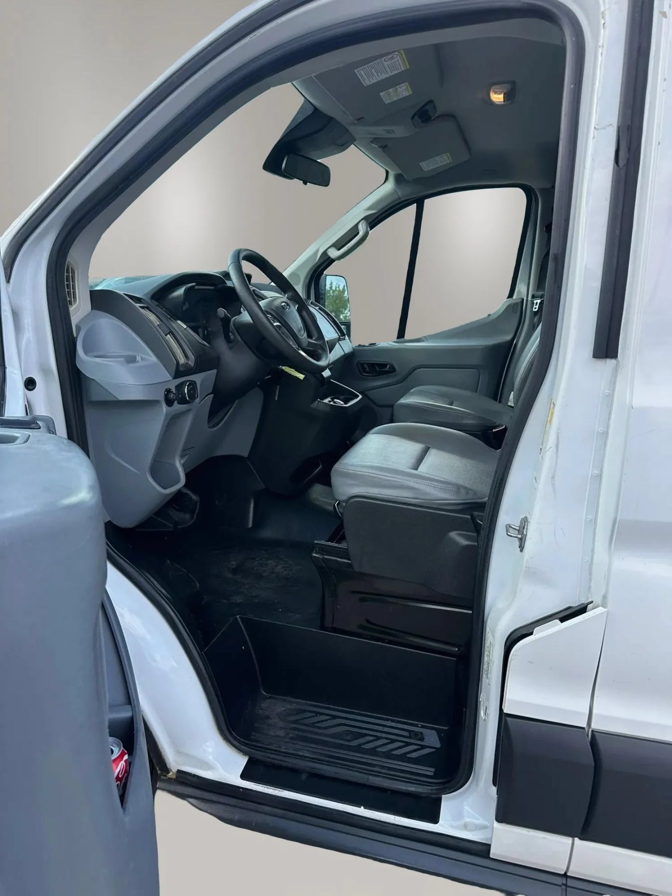 Used 2018 Ford Transit 150 XL RWD image 8