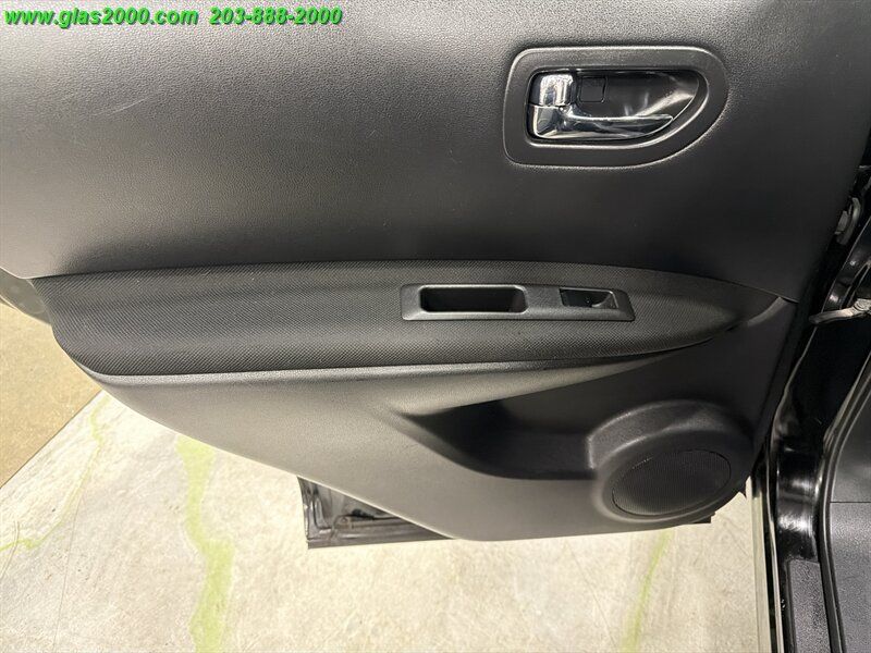 Used 2014 Nissan Rogue S AWD/4WD image 23