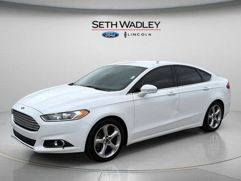 Used 2015 Ford Fusion SE w/ Equipment Group 201A image 3