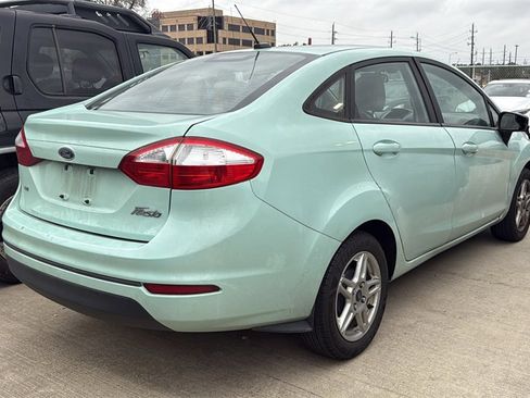 Used 2017 Ford Fiesta SE image 6