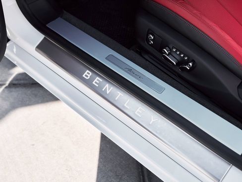 Used 2023 Bentley Continental GT Azure image 31