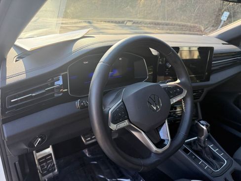 Used 2025 Volkswagen Jetta Sport image 31