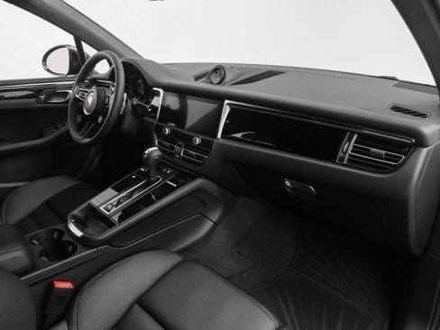Certified 2025 Porsche Macan image 19