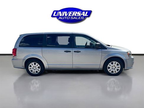 Used 2019 Dodge Grand Caravan SE image 8