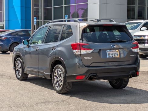 Used 2021 Subaru Forester Premium image 7