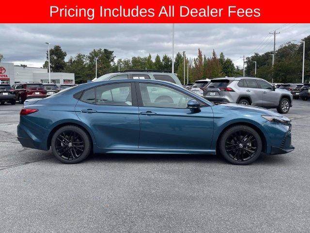 Used 2025 Toyota Camry SE FWD image 6