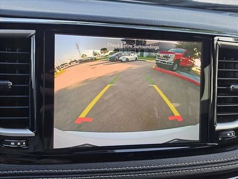 Used 2024 Chrysler Pacifica Limited FWD image 14