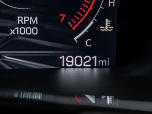 Used 2025 GMC Canyon Denali AWD/4WD image 18