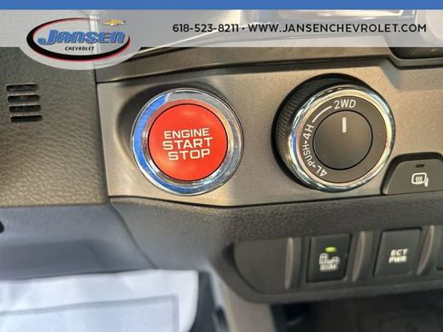 Used 2017 Toyota Tacoma TRD Sport AWD/4WD image 16