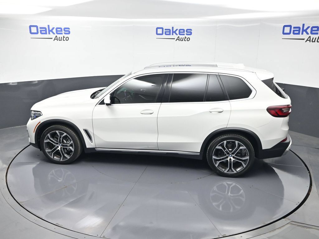 Used 2022 BMW X5 xDrive40i w/ Executive Package AWD/4WD image 49