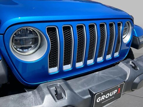 Used 2022 Jeep Wrangler Unlimited Sahara w/ LED Lighting Group AWD/4WD image 28