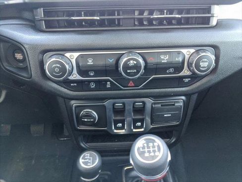 Certified 2025 Jeep Wrangler Sport S image 25