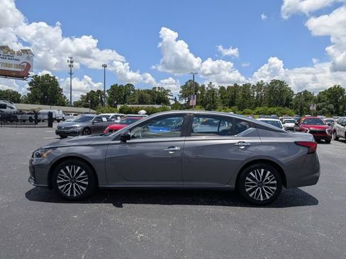 Used 2024 Nissan Altima 2.5 SV FWD image 6