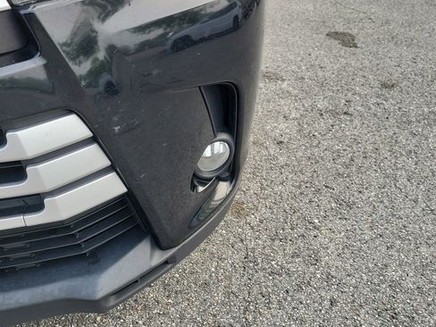 Used 2019 Toyota Highlander XLE image 4