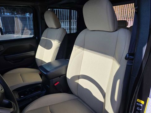 Used 2023 Jeep Gladiator Sport AWD/4WD image 22