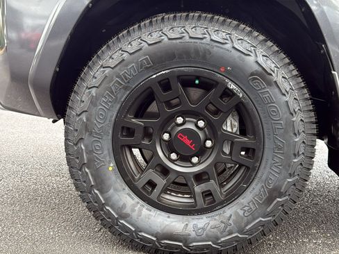 Used 2022 Toyota 4Runner TRD Off-Road Premium AWD/4WD image 31