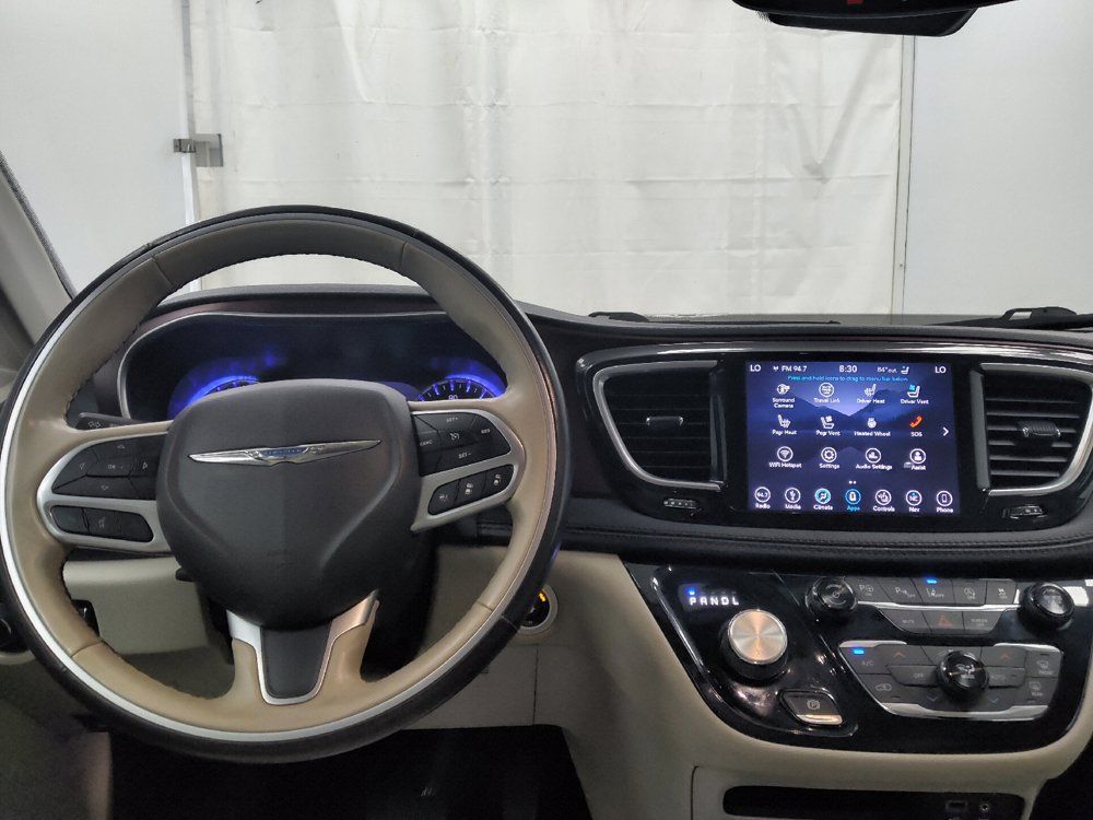 Used 2019 Chrysler Pacifica Limited w/ Advanced Safetytec Group FWD image 22