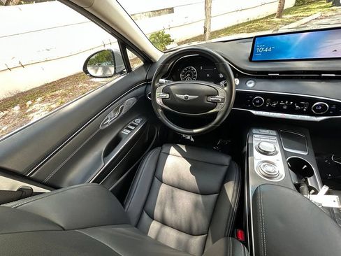 Used 2022 Genesis GV70 2.5T AWD/4WD image 9