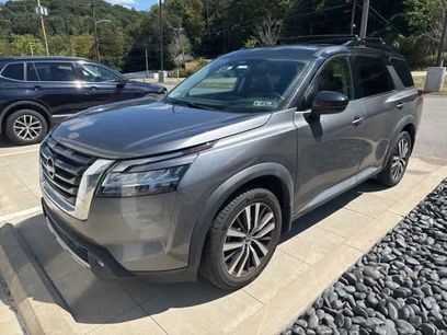 Used 2022 Nissan Pathfinder Platinum w/ Cargo Package