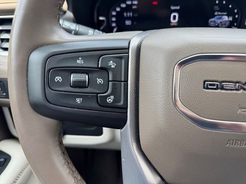 Used 2023 GMC Yukon XL Denali AWD/4WD image 14