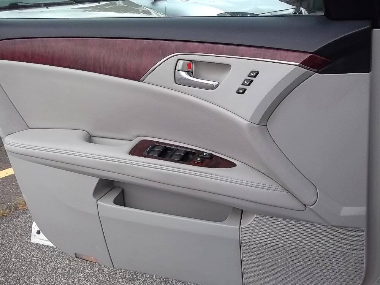 Used 2011 Toyota Avalon Limited FWD image 14