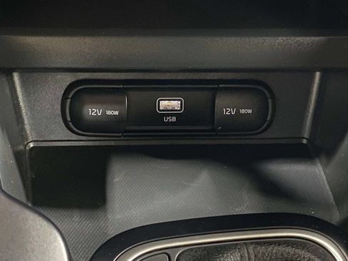 Used 2025 Kia Soul LX w/ LX Technology Package FWD image 29