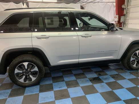 Used 2024 Jeep Grand Cherokee Limited 4xe image 7