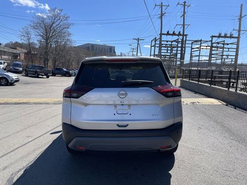 Used 2023 Nissan Rogue SV FWD image 4