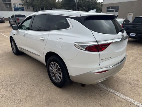 Used 2024 Buick Enclave Premium image 3