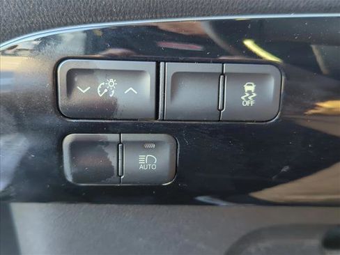 Used 2017 Toyota Prius Two image 19