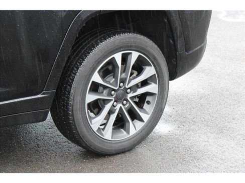 Used 2022 Jeep Grand Cherokee Overland w/ Luxury Tech Group IV AWD/4WD image 6