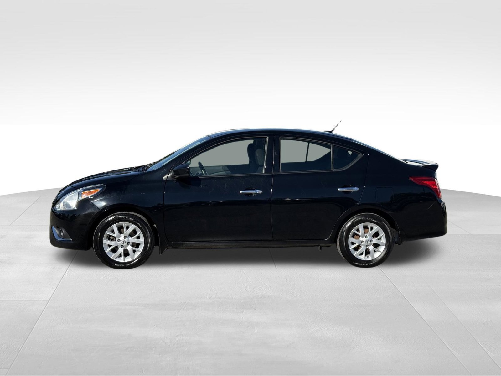 Used 2017 Nissan Versa SV w/ SV Special Edition Package FWD image 3