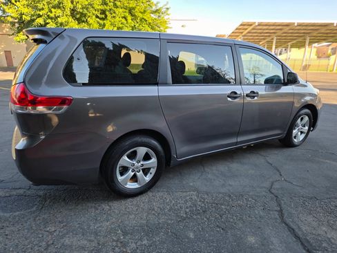 Used 2013 Toyota Sienna L w/ Towing Pkg FWD image 25