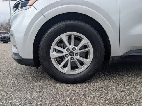 Used 2022 Kia Carnival LX image 9