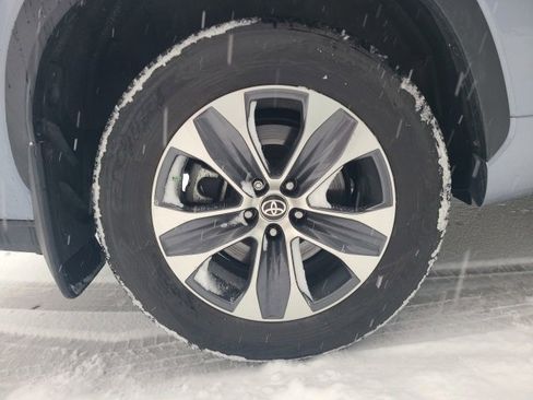 Used 2024 Toyota Highlander XLE image 10