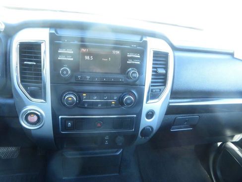 Used 2017 Nissan Titan SV RWD image 22