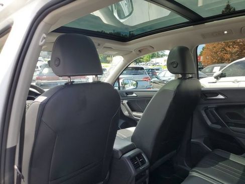 Certified 2024 Volkswagen Tiguan SE w/ Panoramic Sunroof Package FWD image 11