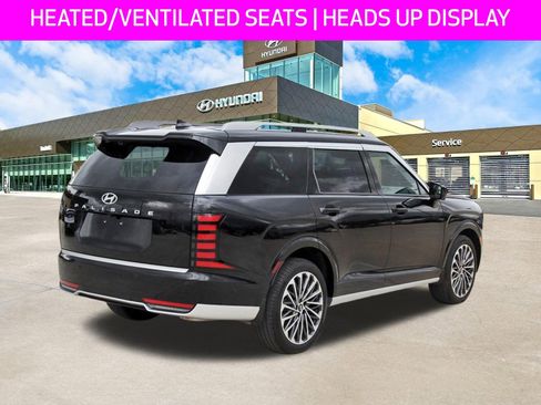 Certified 2026 Hyundai Palisade Calligraphy FWD image 5