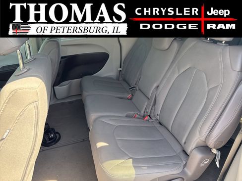 Used 2019 Chrysler Pacifica Touring Plus w/ Tire & Wheel Group FWD image 21