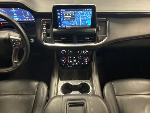 Used 2022 Chevrolet Tahoe Z71 w/ Luxury Package AWD/4WD image 19