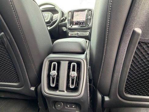 Certified 2025 Volvo XC40 B5 Plus AWD/4WD image 14