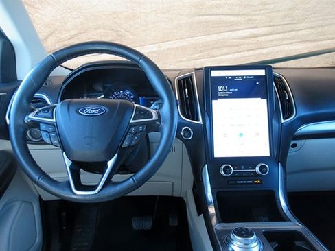 Used 2022 Ford Edge Titanium AWD/4WD image 18