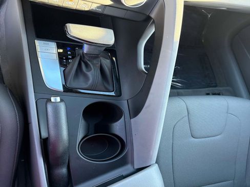 Used 2024 Hyundai Elantra SE image 27