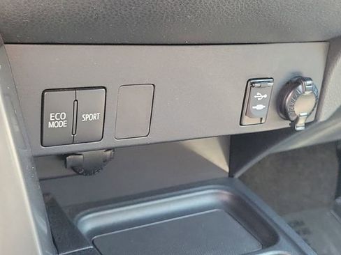 Used 2018 Toyota RAV4 LE w/ All Weather Liner Package FWD image 10
