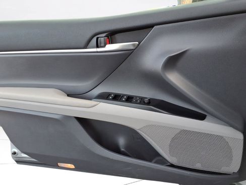 Used 2019 Toyota Camry LE image 15