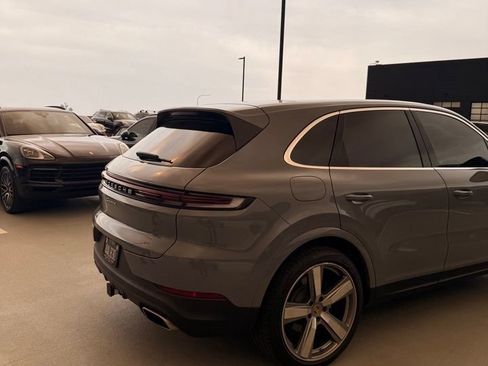 Certified 2024 Porsche Cayenne AWD/4WD image 2